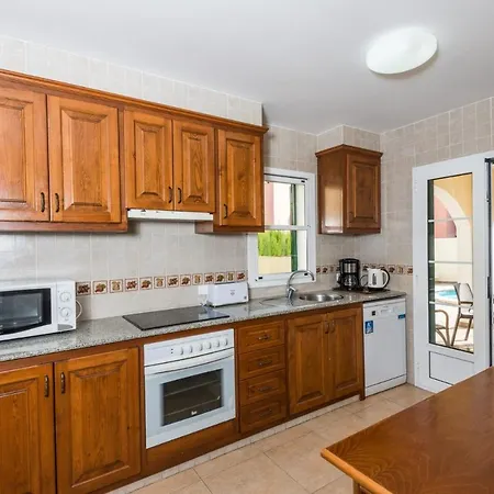 Vila Cala Galdana Sleeps 8 With Pool And Air Con