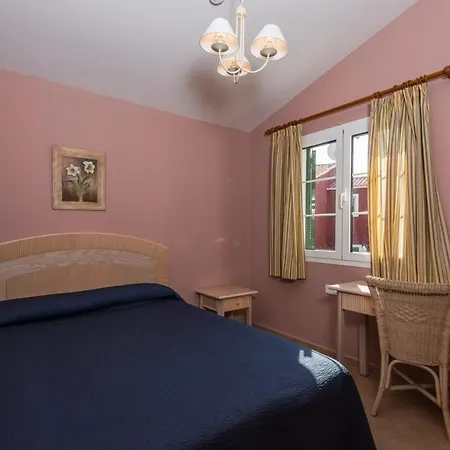 Cala Galdana Sleeps 8 With Pool And Air Con * Cala Galdana (Menorca)