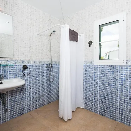 Cala Galdana Sleeps 8 With Pool And Air Con Villa *